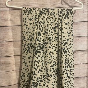 New Women’s flared skirt size 3x (18)length 31 waist 37-53.